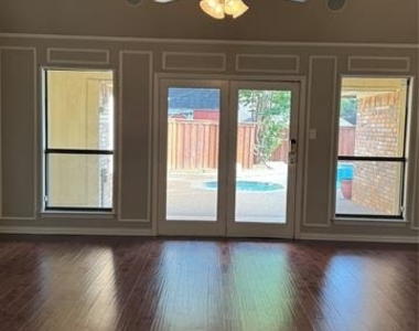 2907 Sweet Briar Street - Photo Thumbnail 3