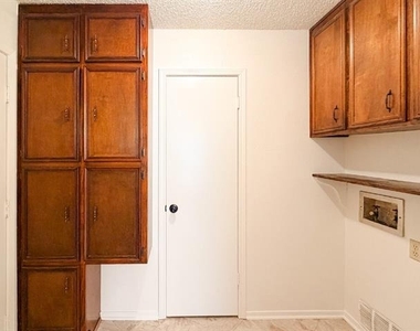 712 Pecan Street - Photo Thumbnail 12