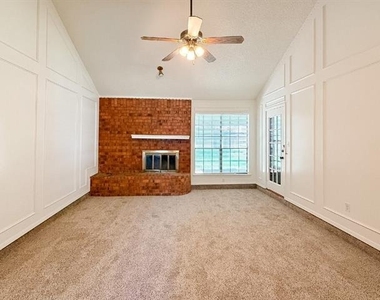 712 Pecan Street - Photo Thumbnail 7