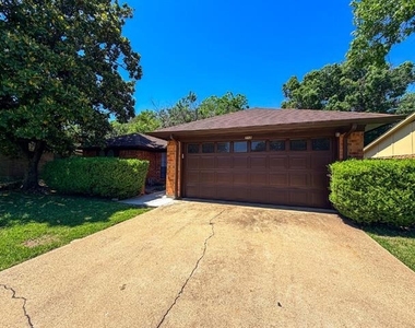 712 Pecan Street - Photo Thumbnail 1