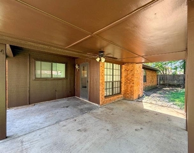 712 Pecan Street - Photo Thumbnail 27