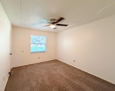 712 Pecan Street - Photo Thumbnail 23