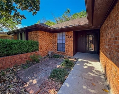 712 Pecan Street - Photo Thumbnail 3