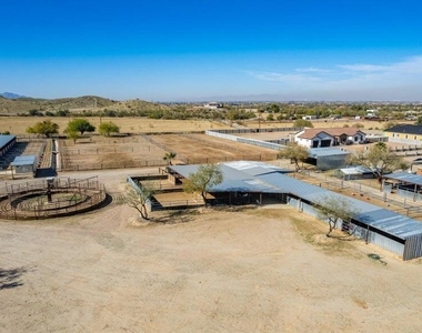 3232 W Carver Road - Photo Thumbnail 9