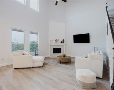 3216 Creek Meadow Drive - Photo Thumbnail 19