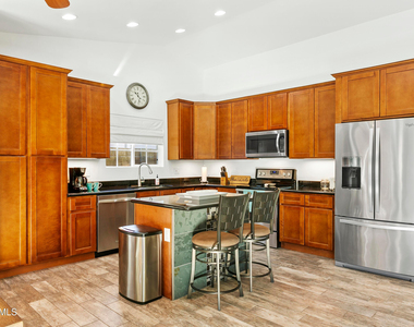 2707 E Louise Drive - Photo Thumbnail 3