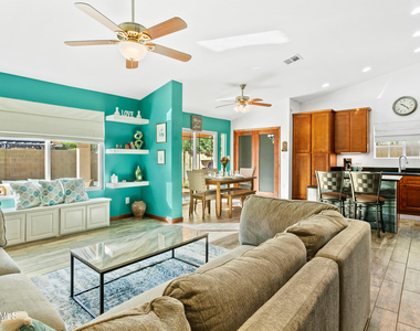 2707 E Louise Drive - Photo Thumbnail 7
