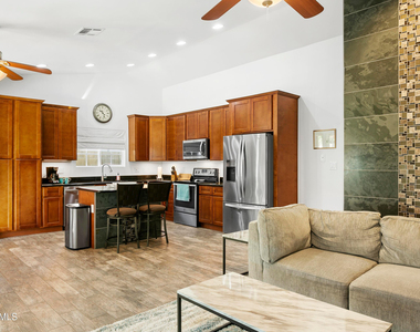 2707 E Louise Drive - Photo Thumbnail 4