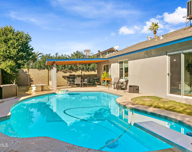 2707 E Louise Drive - Photo Thumbnail 23