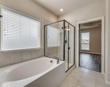 438 Brookdale Drive - Photo Thumbnail 4