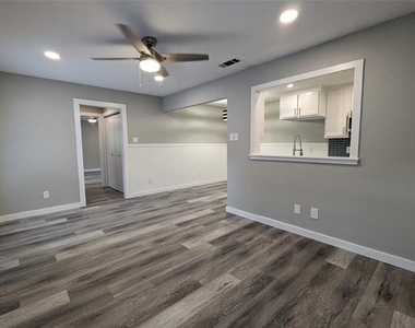 802 E Brin - Photo Thumbnail 3