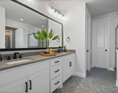 4320 Sandhills Lane - Photo Thumbnail 18