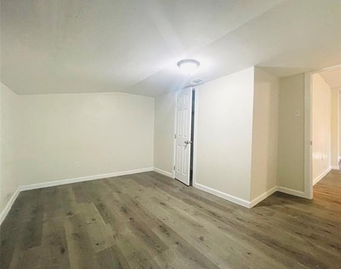 111 Rousseau Street - Photo Thumbnail 8