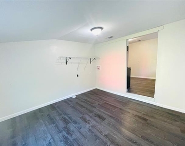 111 Rousseau Street - Photo Thumbnail 9