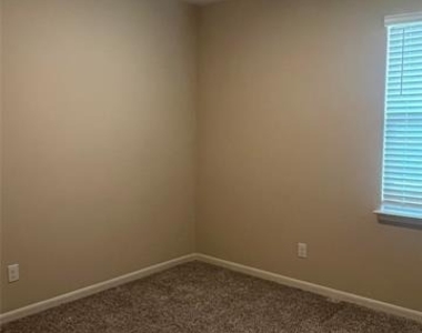 1712 Sandalwood Way - Photo Thumbnail 8