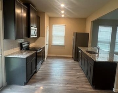 1712 Sandalwood Way - Photo Thumbnail 5