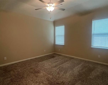 1712 Sandalwood Way - Photo Thumbnail 3
