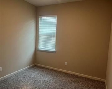 1712 Sandalwood Way - Photo Thumbnail 1
