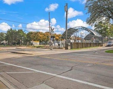 1001 Belleview Street - Photo Thumbnail 24