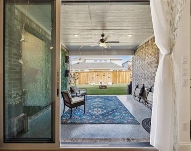 2004 Huntersridge Drive - Photo Thumbnail 13