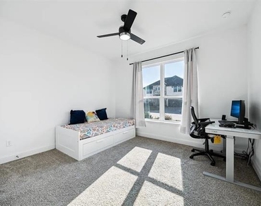 2004 Huntersridge Drive - Photo Thumbnail 20