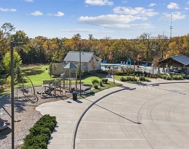 2004 Huntersridge Drive - Photo Thumbnail 28