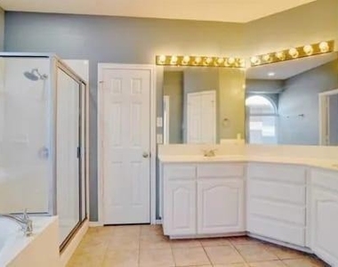 8729 Sunset Trace Drive - Photo Thumbnail 17