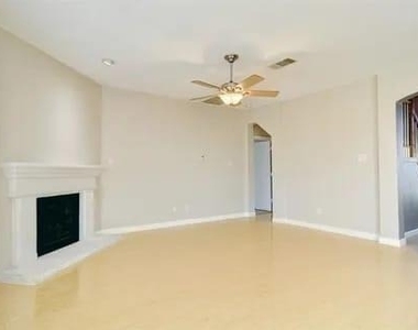 8729 Sunset Trace Drive - Photo Thumbnail 9