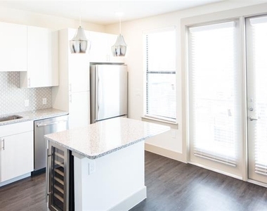 2103 Moser Avenue - Photo Thumbnail 2