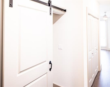 2103 Moser Avenue - Photo Thumbnail 3