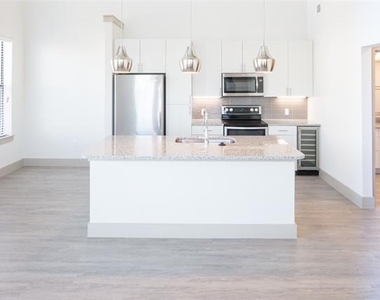 2103 Moser Avenue - Photo Thumbnail 5