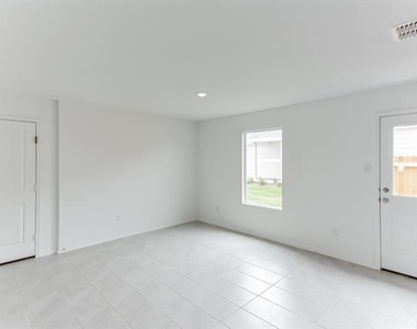 9781 Skyhawk Avenue - Photo Thumbnail 5