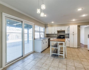 1507 Auburn Drive - Photo Thumbnail 14