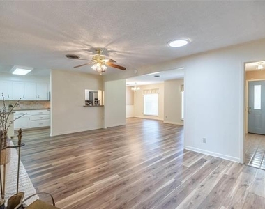 3317 Santa Monica Drive - Photo Thumbnail 17
