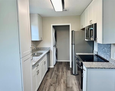 301 Shady Grove Drive - Photo Thumbnail 6