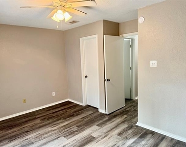 301 Shady Grove Drive - Photo Thumbnail 13