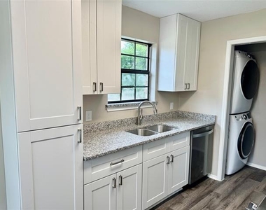 301 Shady Grove Drive - Photo Thumbnail 7