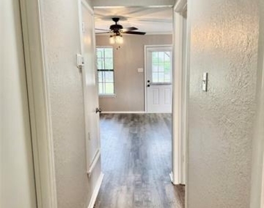 301 Shady Grove Drive - Photo Thumbnail 18