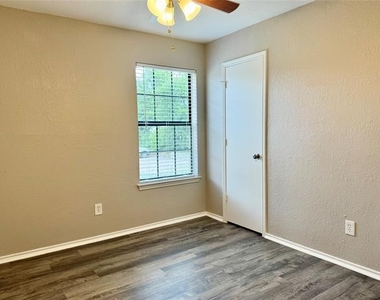 301 Shady Grove Drive - Photo Thumbnail 16
