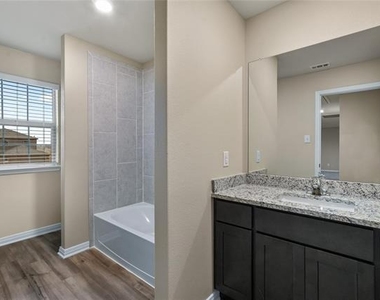 290 Moonstone Way - Photo Thumbnail 22