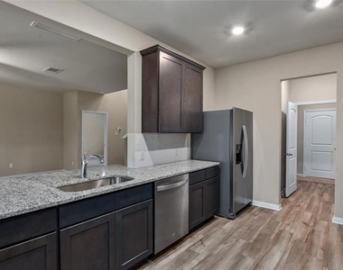 290 Moonstone Way - Photo Thumbnail 7