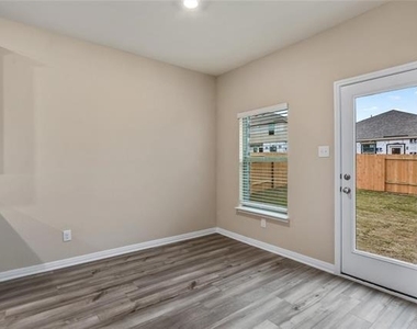 290 Moonstone Way - Photo Thumbnail 5