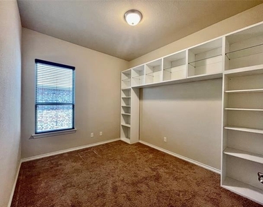 543 Haven Drive - Photo Thumbnail 14