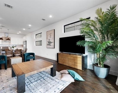 8609 Secretariat Drive - Photo Thumbnail 3