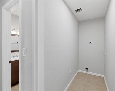 2211 Wilbur Street - Photo Thumbnail 7