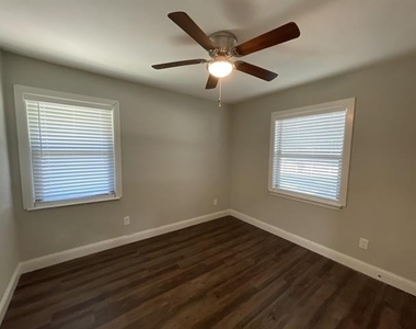 4828 Grove Street - Photo Thumbnail 8
