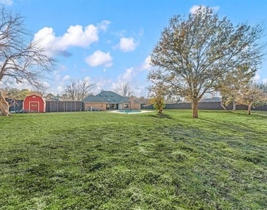 1000 Raven Bend Court - Photo Thumbnail 14