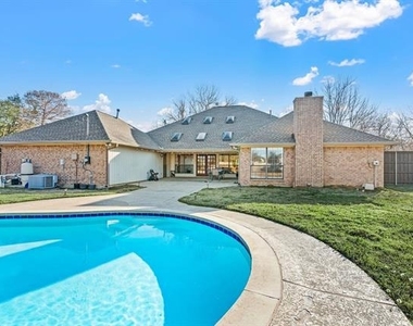 1000 Raven Bend Court - Photo Thumbnail 17