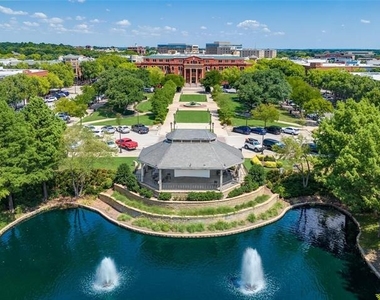 1000 Raven Bend Court - Photo Thumbnail 5