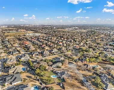 1000 Raven Bend Court - Photo Thumbnail 10